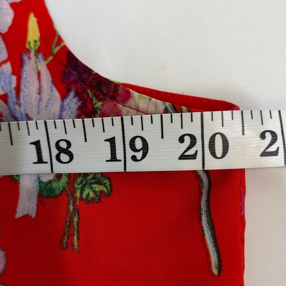 Rose + Olive sleeveless red floral blouse - Picture 4 of 5